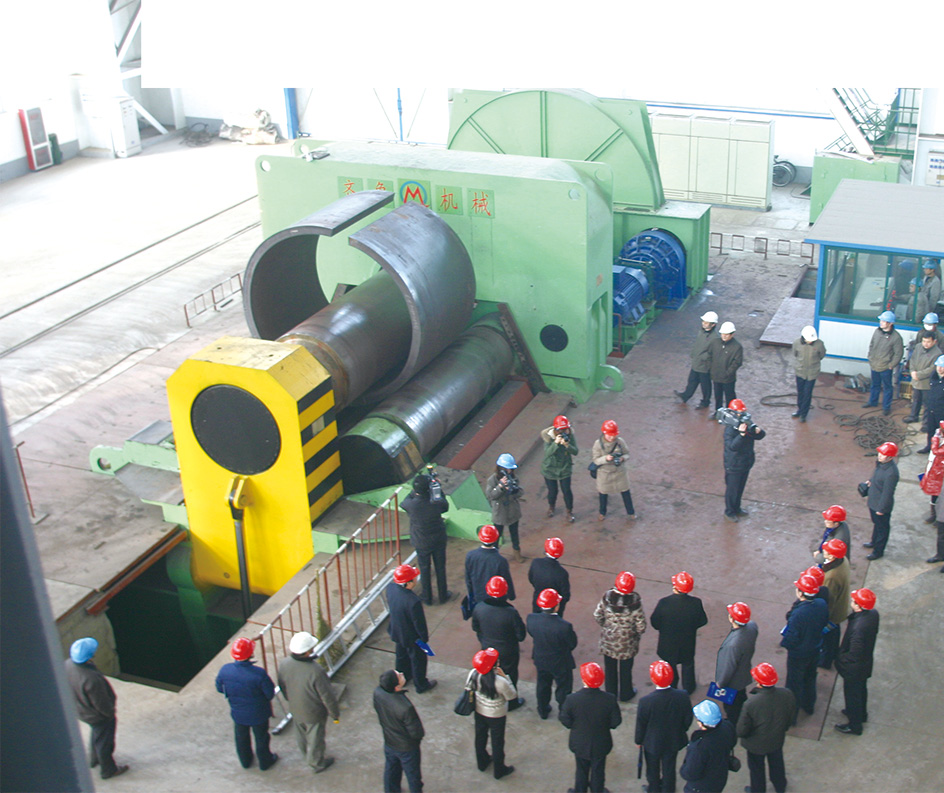 自制大型四輥數(shù)控卷板機(jī)(最大卷板能力 冷卷260mm 熱卷380mm)